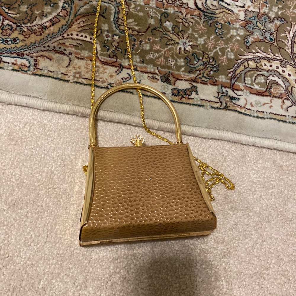 Golden clutch with chain
